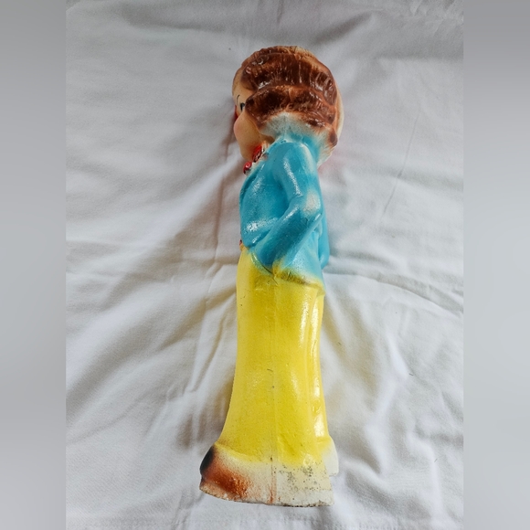 Vintage 30s - 40s Apache Babe Statue, Carnival Prize - Picture 5 of 7